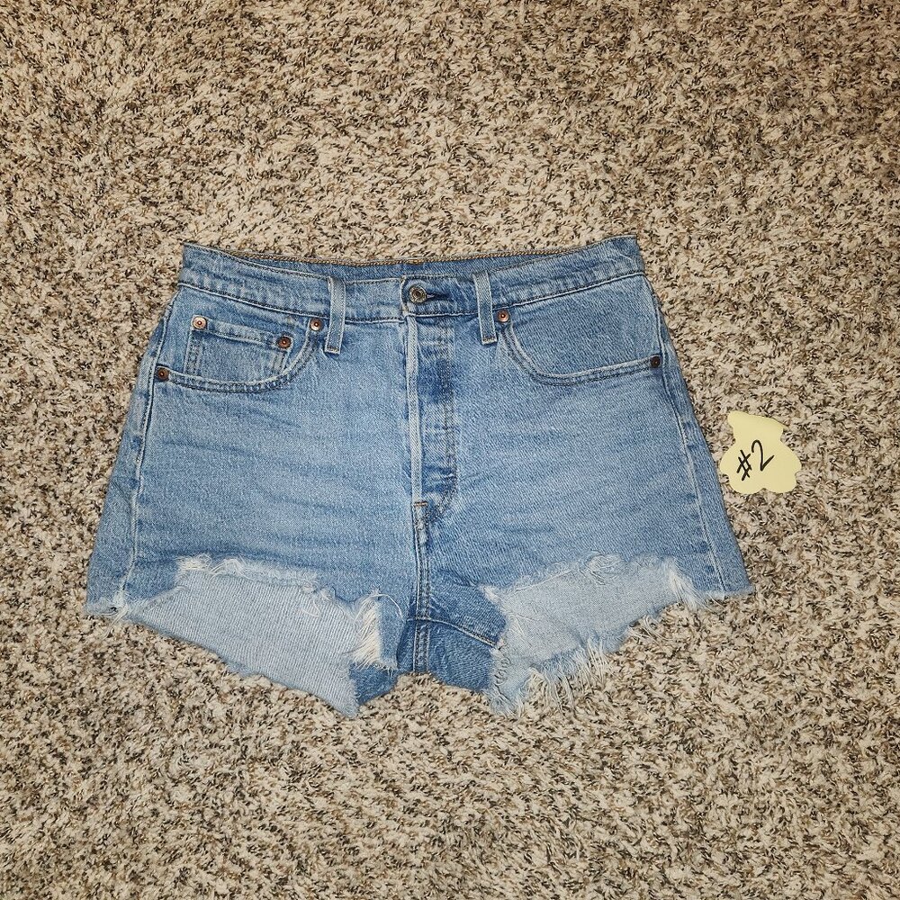 Levi’s 501 Medium Wash Mid-Rise Distressed Cut-Off Denim Shorts  W29 (#2) - Picture 11 of 11